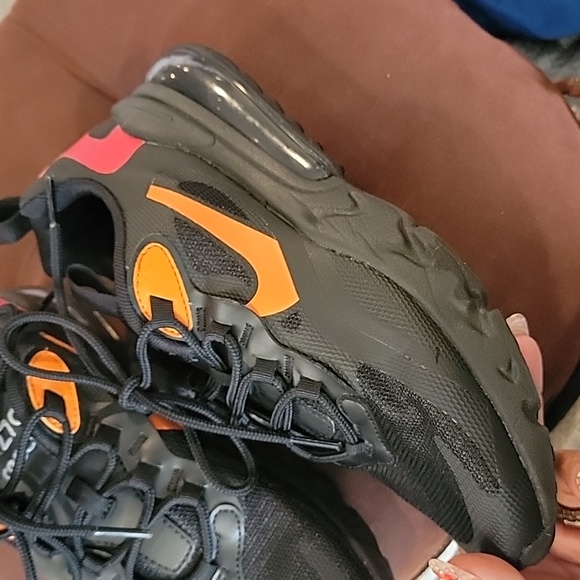 Nike - Picture 3 of 10